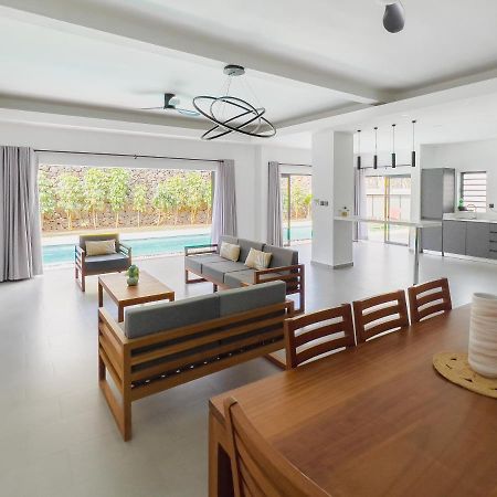Spacious 4 Bedrooms Villa With Infinity Pool Grand-Baie Exterior photo