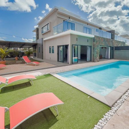 Spacious 4 Bedrooms Villa With Infinity Pool Grand-Baie Exterior photo